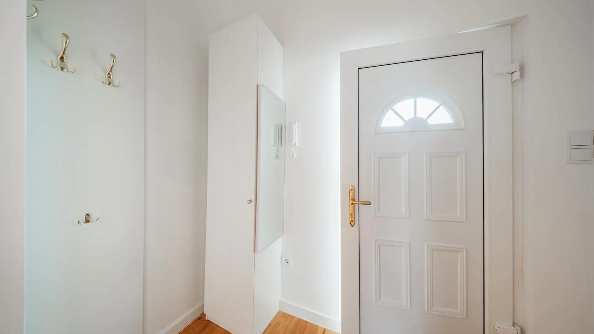 Sonnige Altbauwohnung Nahe Wien Hauptbahnhof Apartment Vienna